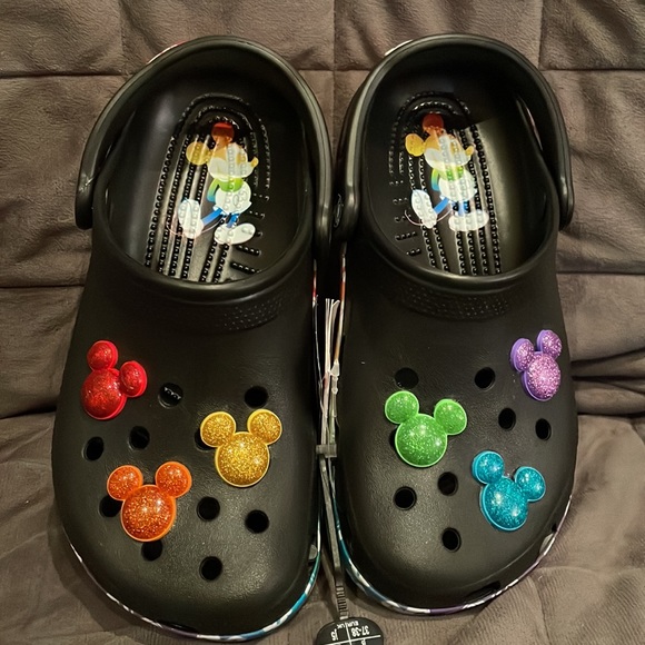NWT CROCS Special Edition Classic Disney Rainbow Clog SOOOO COOL!! - Picture 5 of 10
